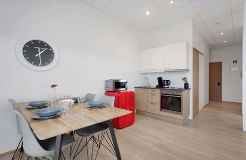 Kopavogur Apartment | Experience Blue Mountain Apartments: Corner Studio with a View