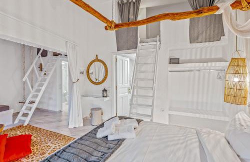Arachova Apartment | Relax at Blue Mountain Guesthouse with Hot Tub & Breakfast