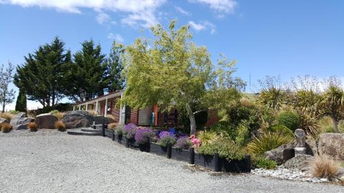Lawrence House | Enchanting Blue Mountain View: 4-Star Stay with Breakfast