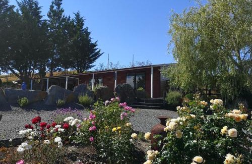 Lawrence House | Enchanting Blue Mountain View: 4-Star Stay with Breakfast