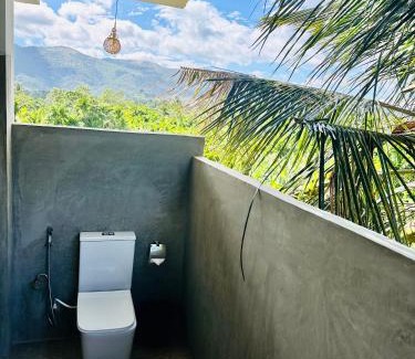 Dambulla House | Scenic Blue Mountains View with Breakfast & Family-Friendly Amenities