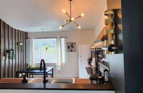Port Angeles House | Pet-Friendly Blue Mtn Bungalow: Modern Cabin Escape