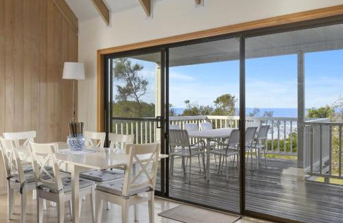 Arrawarra Headland House | Cozy Blue Oar Beach House with Oceanfront Views