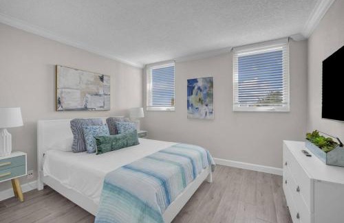 Boca Raton House | Blue Oasis 2BR Condo by the Beach