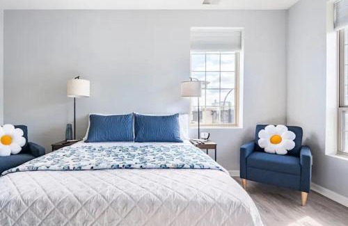 Dearborn Apartment | Guest Rated: 10/10 at Blue Oasis for Your Perfect Stay