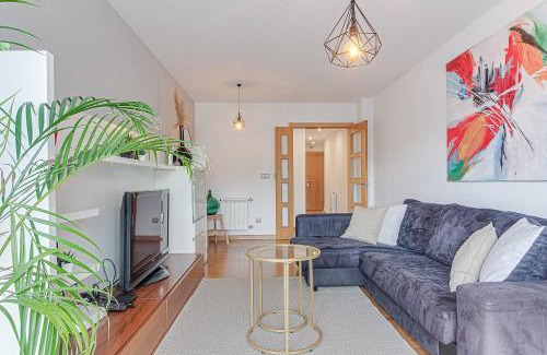 La Coruna Apartment | Oceanfront Blue Ocean Apartment with Pet-Friendly Amenities