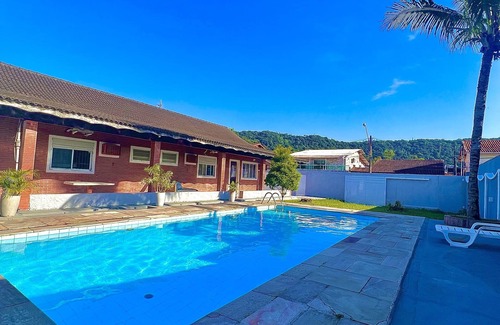 Balneario Cidade Atlantica House | Relaxing Blue Ocean House with Pool and Child-Friendly Amenities