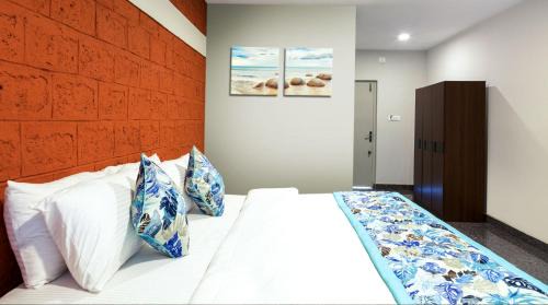 Kumta Hotel | Relax at Blue Ocean Sands - Beachfront Getaway Awaits