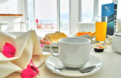 Tofo Hotel | Beautiful Blue Ocean Tofo Hotel with Oceanfront Views