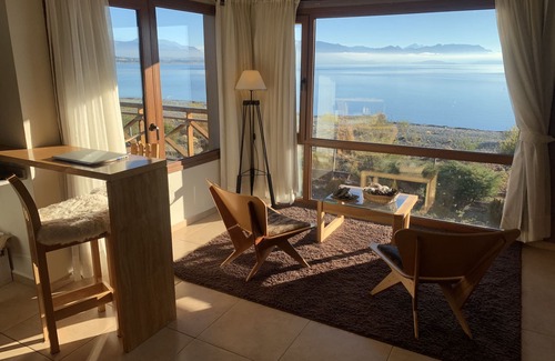 Dina Huapi Hotel | Lakefront Bliss at Blue Parts - Nahuel Superior 1P