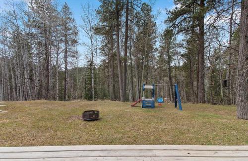 Lead House | Experience Blue Pine Retreat: 4-Star, Pet-Friendly Haven