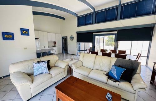 Waterhouse House | Relax at Blue Poles - Welcoming Pets and Families