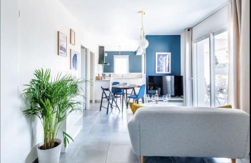 Morieres-les-Avignon Apartment | Discover Blue Provençal Appartement - Rated 9.7/10!