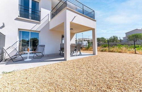 Morieres-les-Avignon Apartment | Discover Blue Provençal Appartement - Rated 9.7/10!