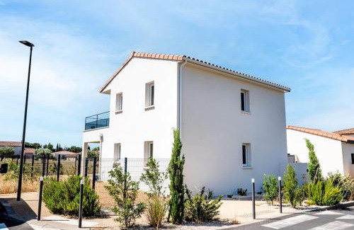 Morieres-les-Avignon Apartment | Discover Blue Provençal Appartement - Rated 9.7/10!