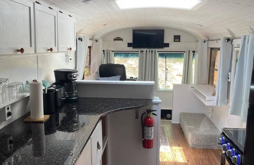 Brevard House | Pet-Friendly Retreat at Blue Ridge Bus with Breakfast & Kitchen