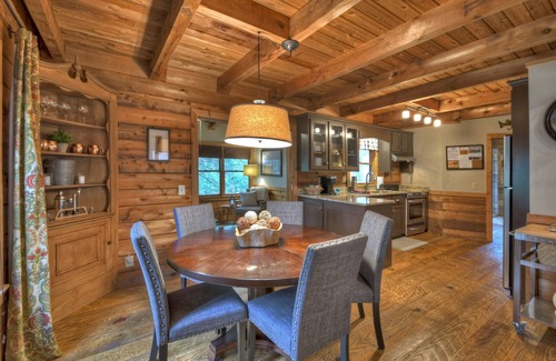 Blue Ridge Cabin | Escape to Blue Ridge Cabin: 10/10 Rated, Pet-Friendly Retreat
