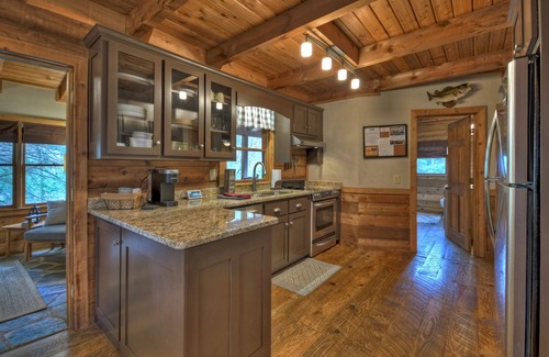 Blue Ridge Cabin | Escape to Blue Ridge Cabin: 10/10 Rated, Pet-Friendly Retreat