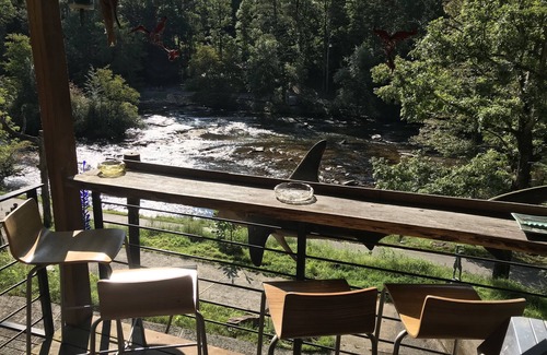 Wilscot Cabin | Exquisite Blue Ridge Castaway Cabin by The Toccoa River