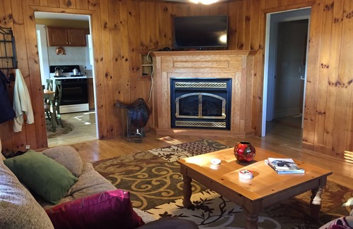 Glade Valley House | Inviting Blue Ridge Country Home for Your Winter Escape