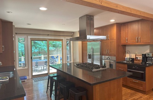 Boone House | Blue Ridge Parkway Lodge: Pet-Friendly Retreat with Hot Tub