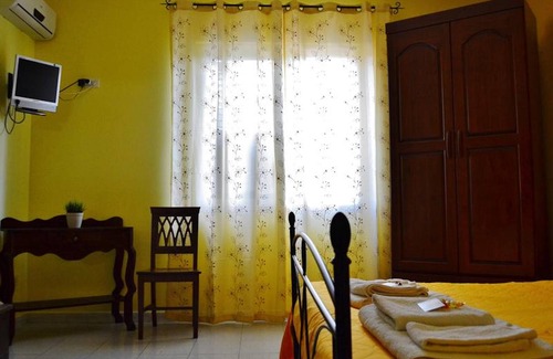 Caltanissetta Bed & Breakfast | Discover the Blue Room: Family-Friendly B & B in S. Elia