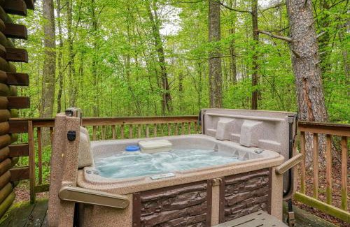 Logan House | Relax at Blue Rose Cabins: Family-Friendly Cupids Cabin