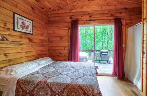 Logan House | Relax at Blue Rose Cabins: Family-Friendly Cupids Cabin