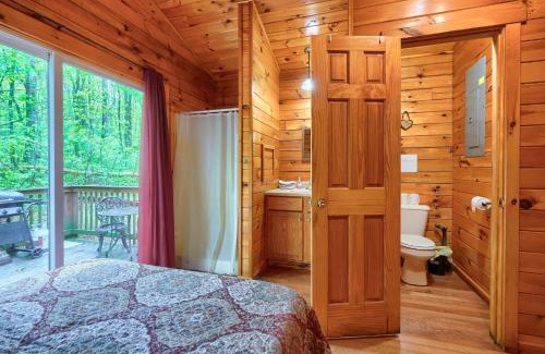 Logan House | Relax at Blue Rose Cabins: Family-Friendly Cupids Cabin