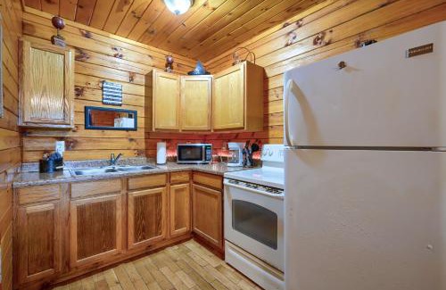 Logan House | Inviting Blue Rose Cabins - Family-Friendly Pine Ridge Retreat