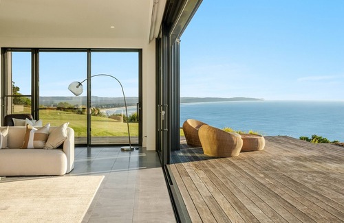 Lennox Head House | Experience Breathtaking Ocean Views at Blue Seas Hotel