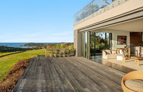 Lennox Head House | Experience Breathtaking Ocean Views at Blue Seas Hotel