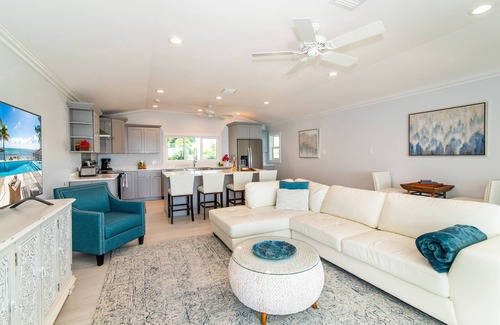 East End House | Blue Serenity: Beach House with Snorkeling & Ocean Views