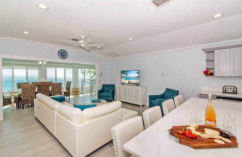 East End House | Blue Serenity: Beach House with Snorkeling & Ocean Views