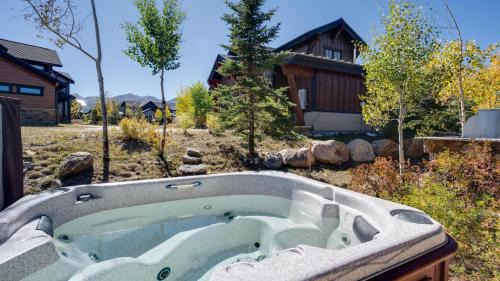 Fairmount On The River House | Discover Blue Skies at The Shores: Pet & Child Friendly Stay