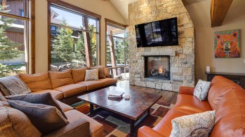 Fairmount On The River House | Discover Blue Skies at The Shores: Pet & Child Friendly Stay