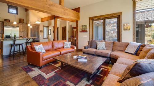 Fairmount On The River House | Discover Blue Skies at The Shores: Pet & Child Friendly Stay