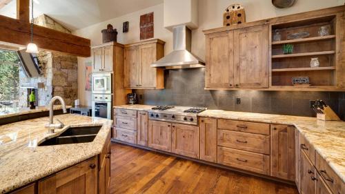 Fairmount On The River House | Discover Blue Skies at The Shores: Pet & Child Friendly Stay