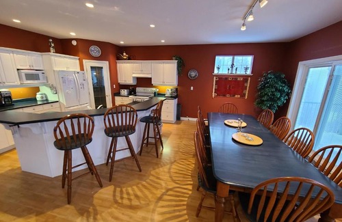 Silver Star Mountain Ski Chalet | Discover Relaxing Blue Skies Hotel with Great Amenities