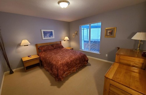 Silver Star Mountain Ski Chalet | Discover Relaxing Blue Skies Hotel with Great Amenities