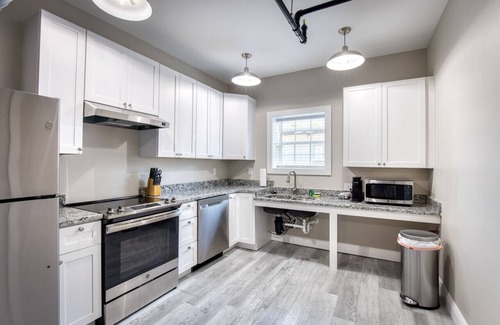 Biloxi Apartment | Discover Blue Skies in Downtown Biloxi with Ocean Views
