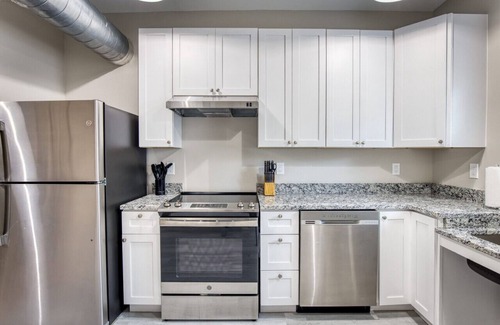 Biloxi Apartment | Discover Blue Skies in Downtown Biloxi with Ocean Views