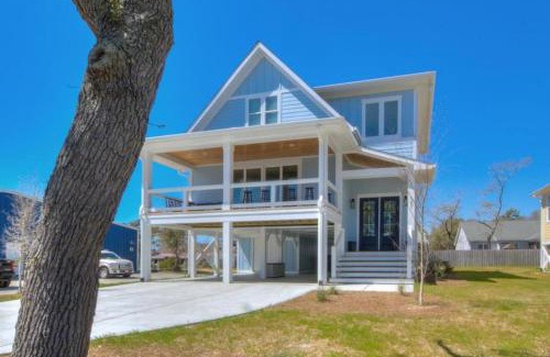 Tranquil Harbour House | Blue Sky Breeze