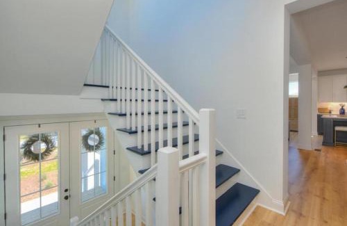 Tranquil Harbour House | Blue Sky Breeze