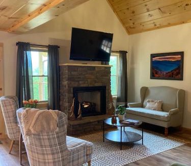 Jefferson House | Serene Blue Sky Cabin with Hot Tub and Breathtaking Views