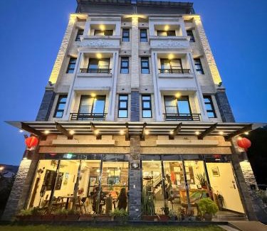 Guanshan House | Discover Blue Sky Hill Homestay: Family-Friendly Retreat