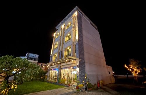 Guanshan House | Discover Blue Sky Hill Homestay: Family-Friendly Retreat