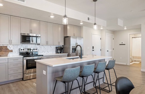 St. George Condo | Blue Sky Oasis: Relax by the Lagoon with Oceanfront Views