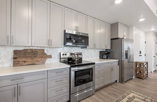 St. George Condo | Blue Sky Oasis: Relax by the Lagoon with Oceanfront Views