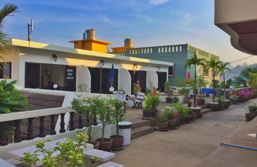 Nanai Road Hotel | Oceanfront Bliss at Blue Sky Residence with Pool Access